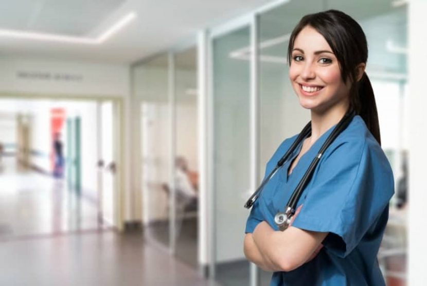 happy nurse 1200x804 1 830x556 - How to choose the best professional nursing schools?
